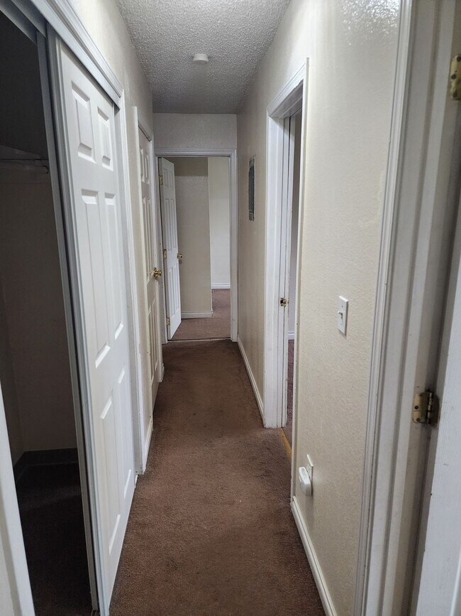 Building Photo - 100 B St