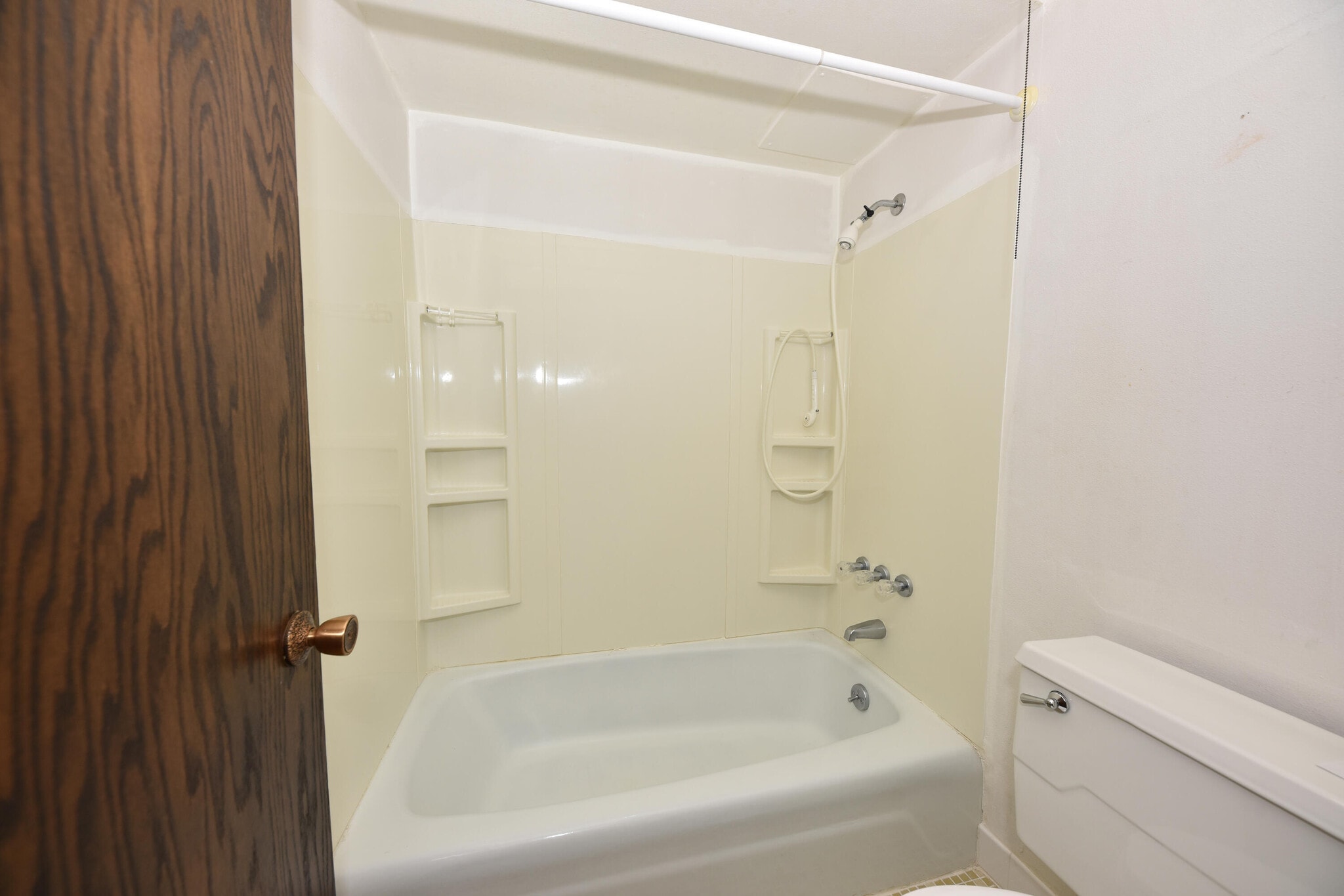 Building Photo - 2076 Chateau Ct