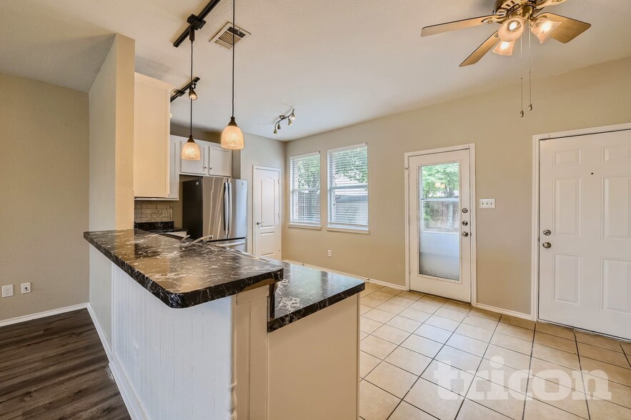 Building Photo - 103 Hollow Tree Dr