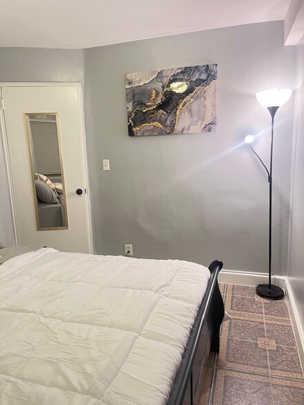 Building Photo - 24-02-2428 28th St