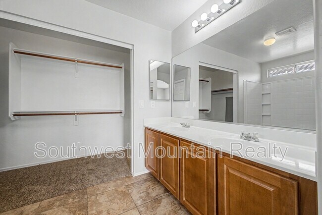 Building Photo - 1399 E Saguaro Trail