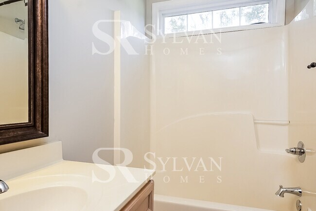 Building Photo - 1602 Glenn Meade Dr