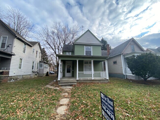 Primary Photo - 832 Columbia Ave