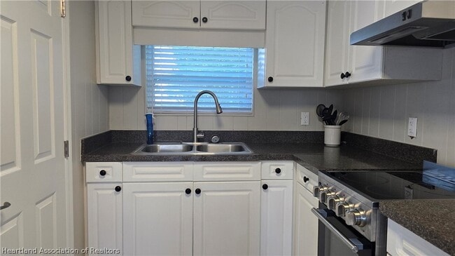 Building Photo - 683 Lake June Rd