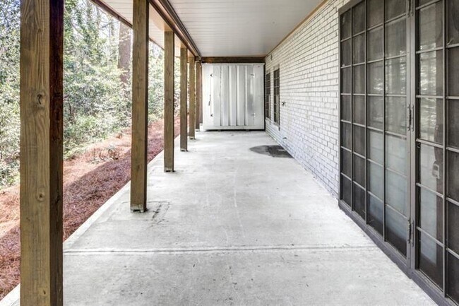 Building Photo - 1921 Walthall Dr NW
