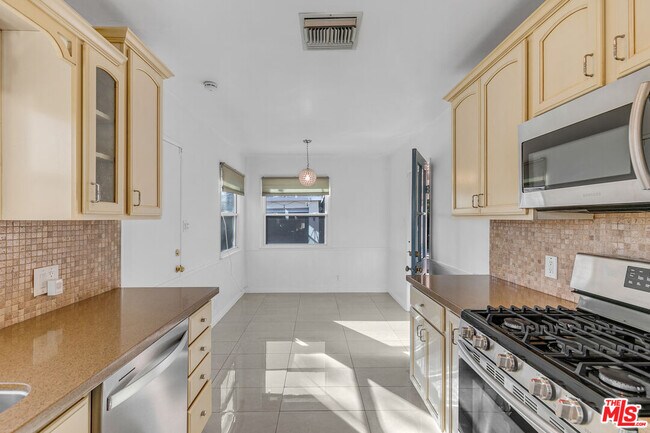 Building Photo - 6701 Blewett Ave