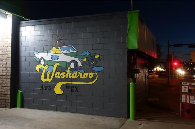 Building Photo - 2413 E 9th St