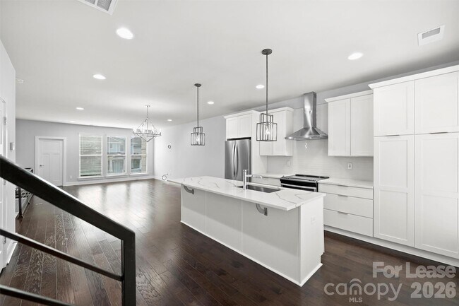Building Photo - 1555 Duckworth Ave