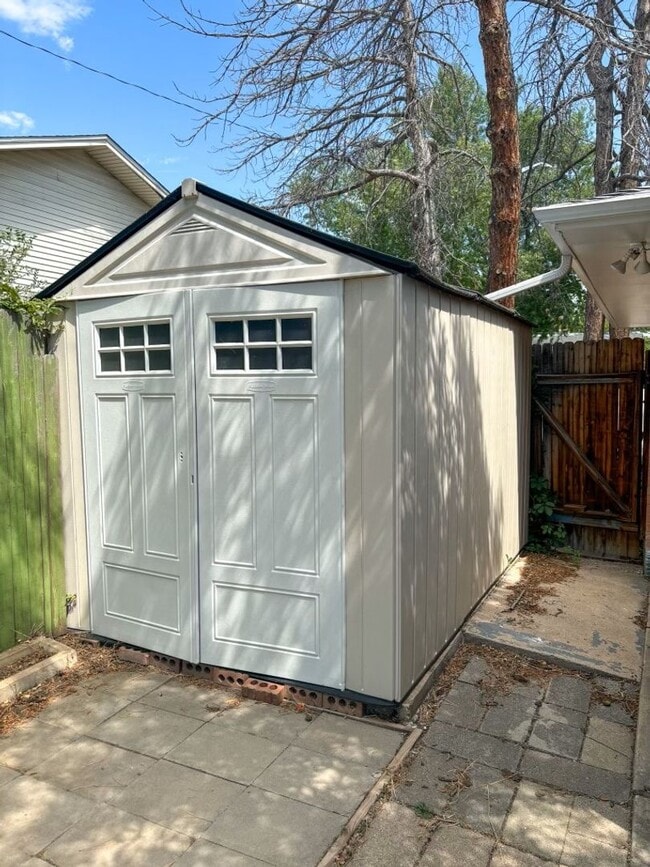 Building Photo - Beautiful 3-Bedroom, 1.5-Bathroom Home wit...