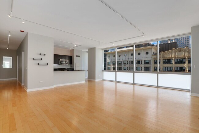 Building Photo - 8 E Randolph St