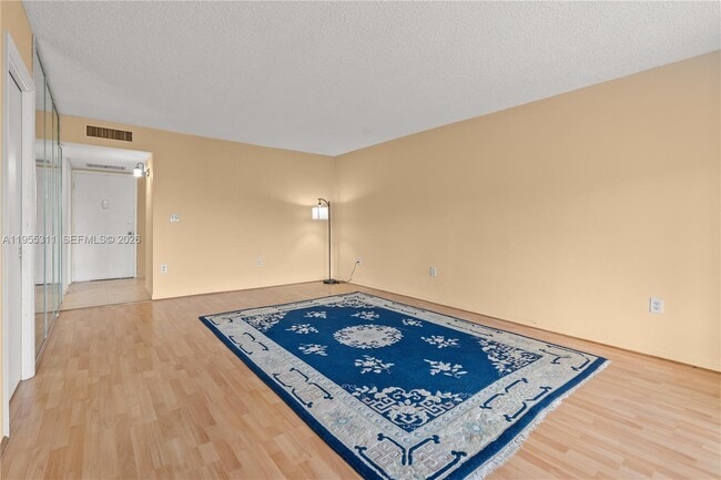 Building Photo - 2930 Point E Dr