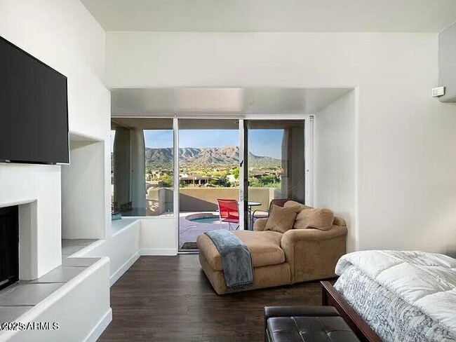 Building Photo - 9898 E Graythorn Dr