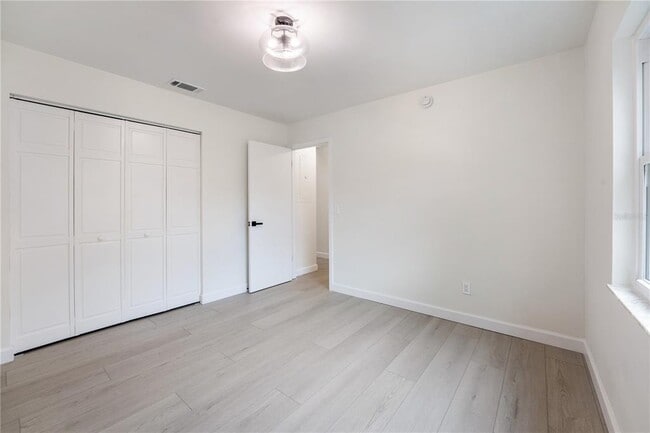 Building Photo - 104 N Glenwood Ave