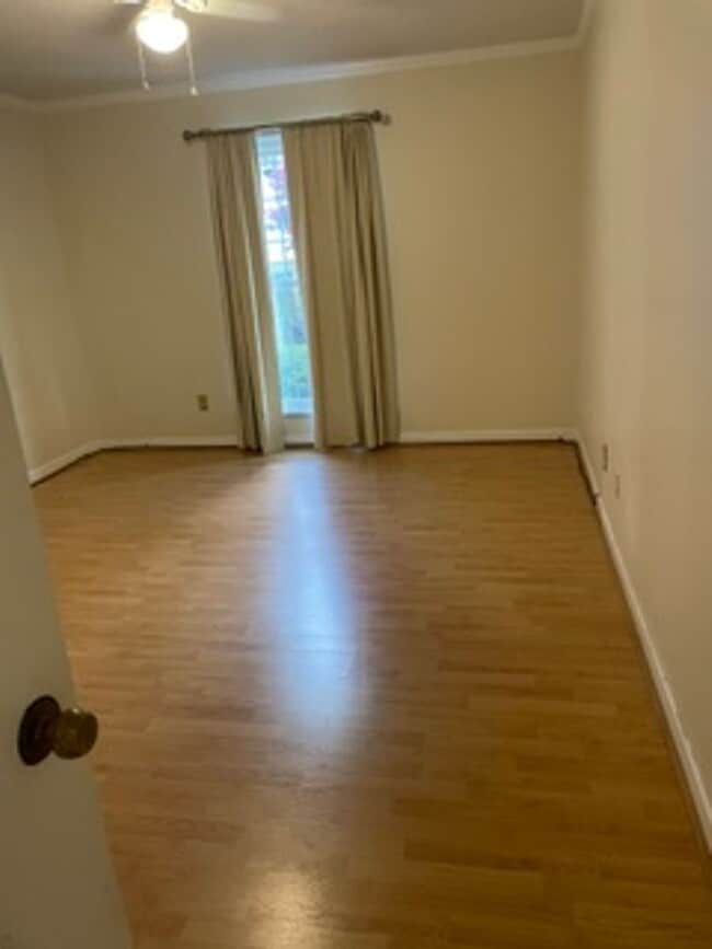 Building Photo - 3600 Chateau Dr