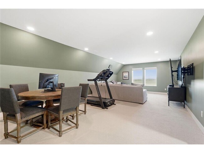 Building Photo - 6201 Gustavus Dr