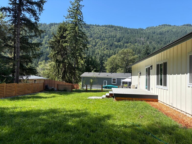 Building Photo - 3019 Hemlock Way