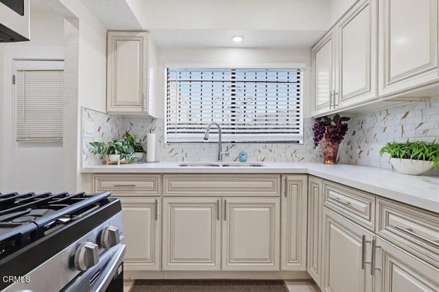 Building Photo - 1020 Cerritos Ave