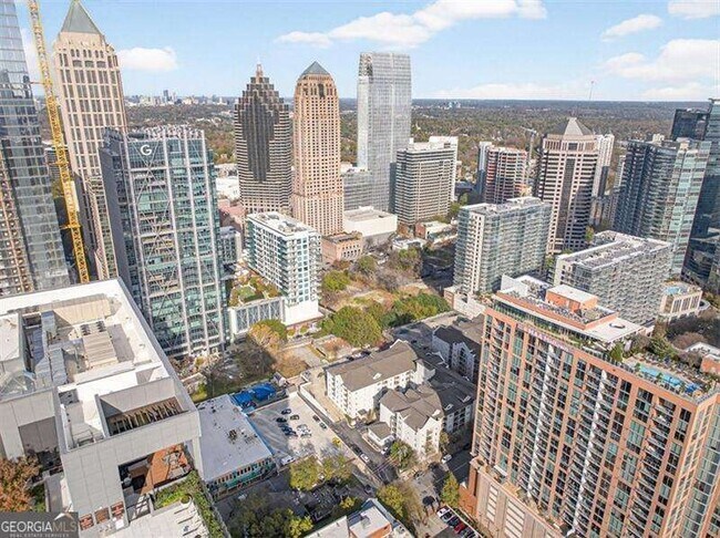 Building Photo - 1074 Peachtree Walk NE