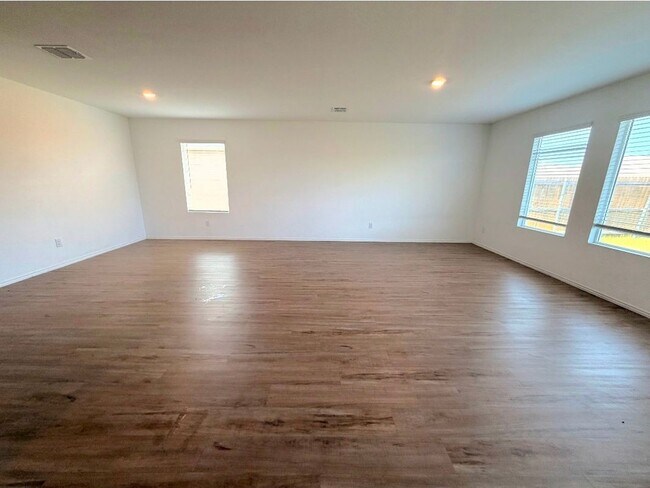 Building Photo - 1141 Catclaw Rd