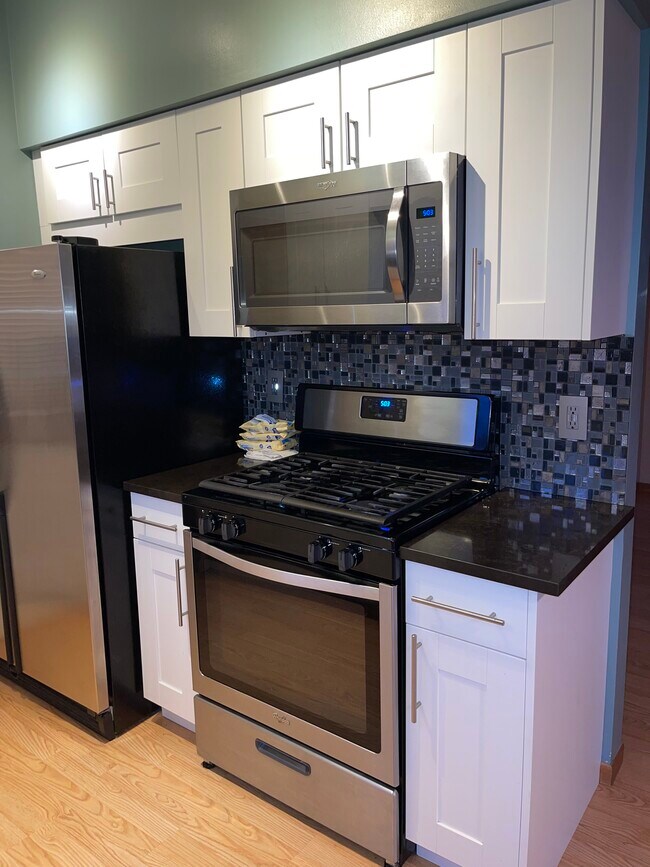 Building Photo - 14016 S Emerson Ct