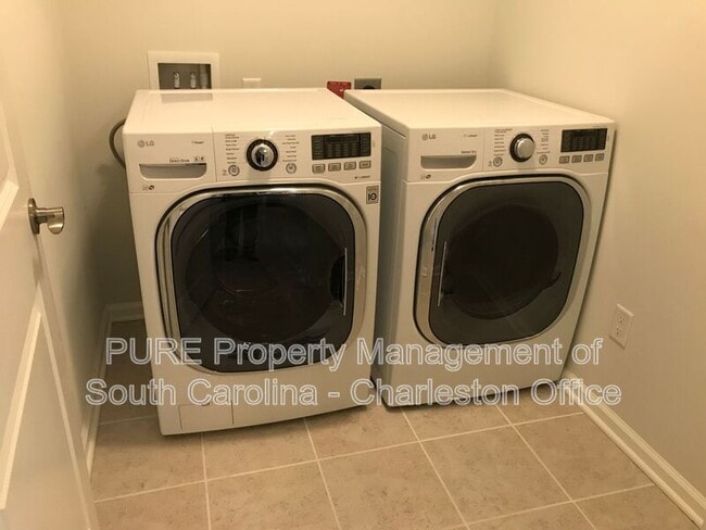 Building Photo - 3071 Conservancy Ln