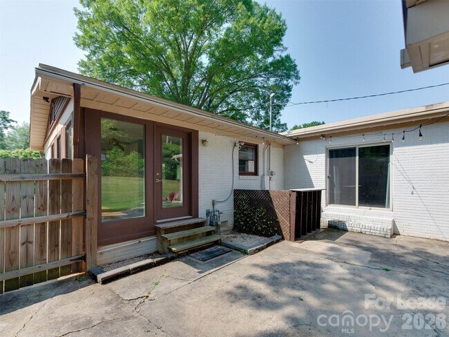 Building Photo - 3921 Sheffield Dr