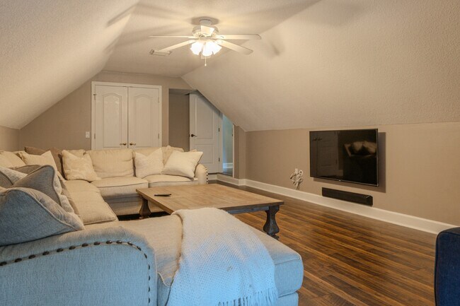 Building Photo - 33721 Spring Dr