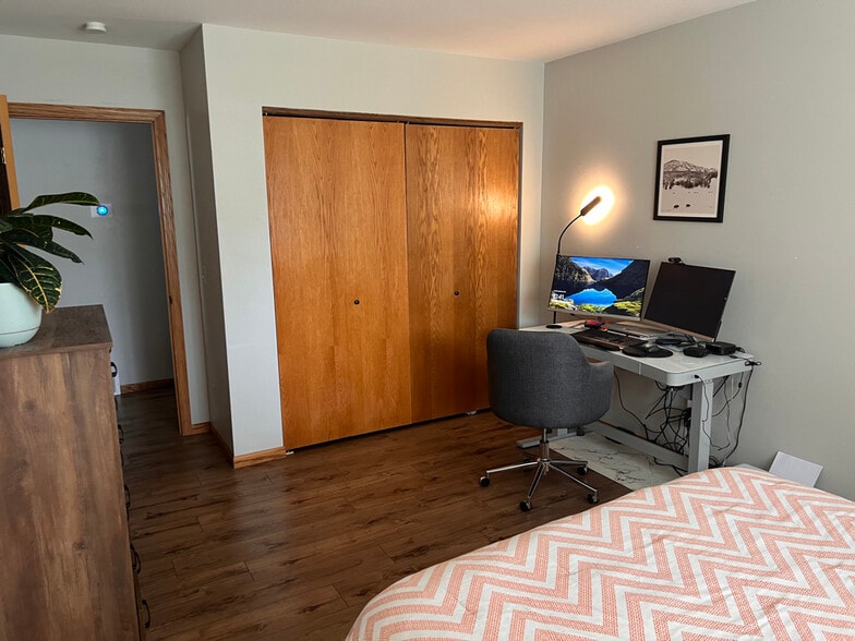 2nd bedroom - 824 N Clover Ln