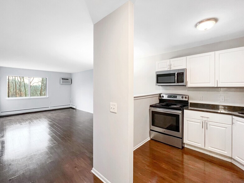 905 Lofts 905 Burnside Ave East Hartford CT 06108 Apartment Finder