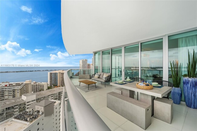 Building Photo - 1331 Brickell Bay Dr