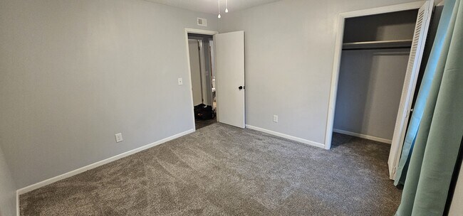 Building Photo - 605 Melbourne Dr