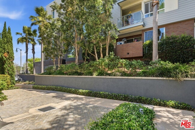 Building Photo - 12655 Bluff Creek Dr