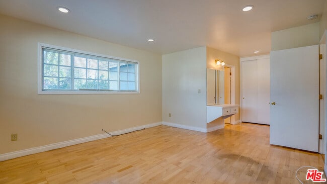 Building Photo - 9631 Crystal View Dr