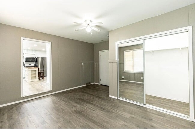 Building Photo - Spacious 4 bedroom 2 bathroom close to Texas Tech!