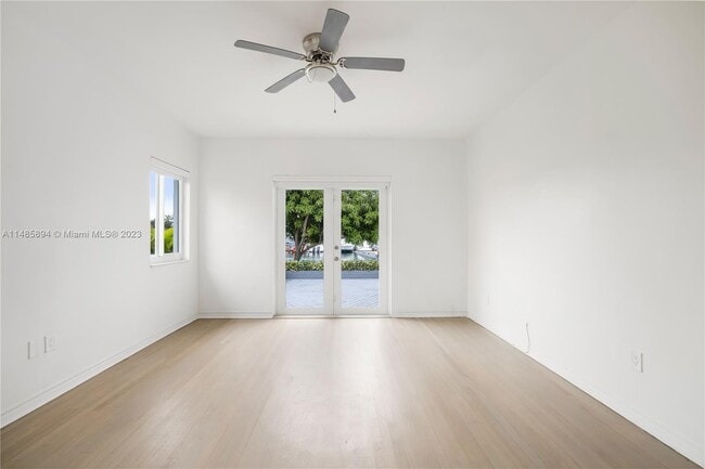 Building Photo - 950 S Shore Dr