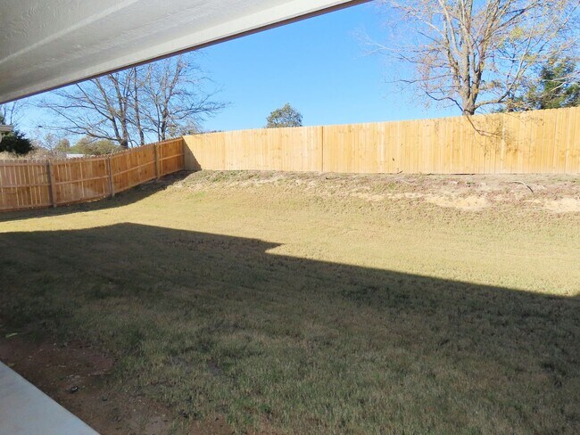 Building Photo - Stunning 4 Bedroom, 2 Bath Home in Lindale