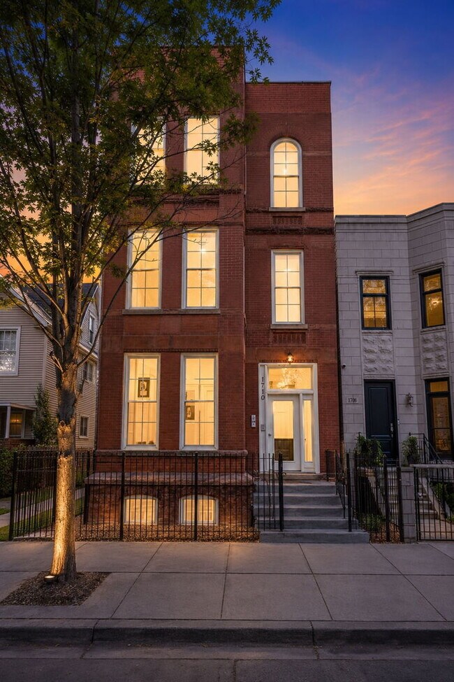 Building Photo - 1710 W Erie St