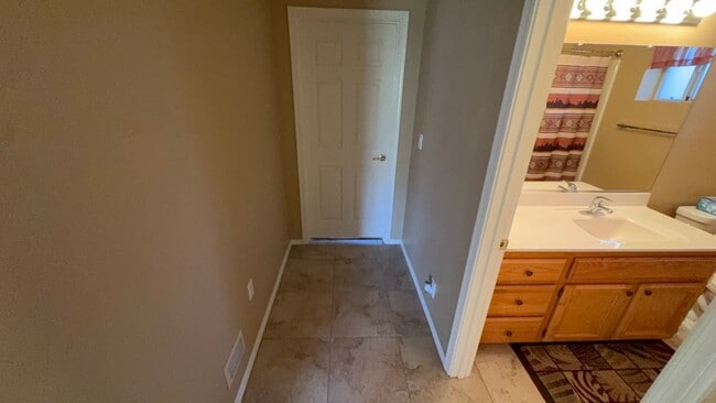 Building Photo - Sunland Springs Village