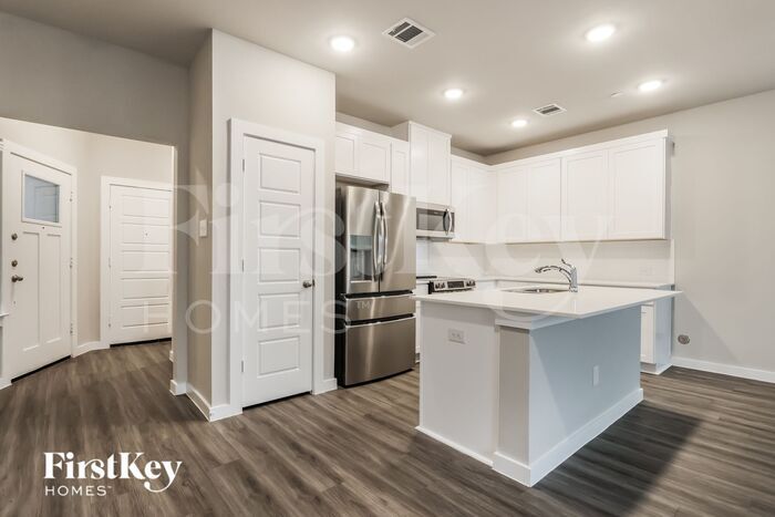Building Photo - 18310 W Centro Cir