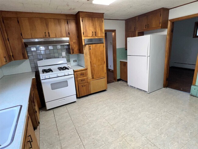 Building Photo - 4 Erie St