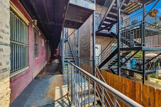 Building Photo - 2839 W Cortez St