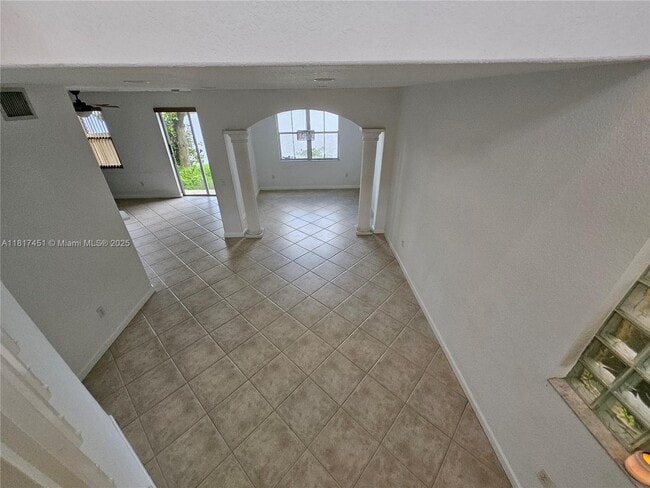 Building Photo - 17046 SW 39th Ct