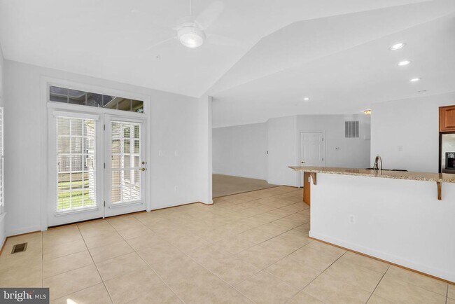 Building Photo - 4415 Medallion Dr
