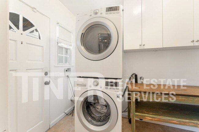 Building Photo - 657 40th St