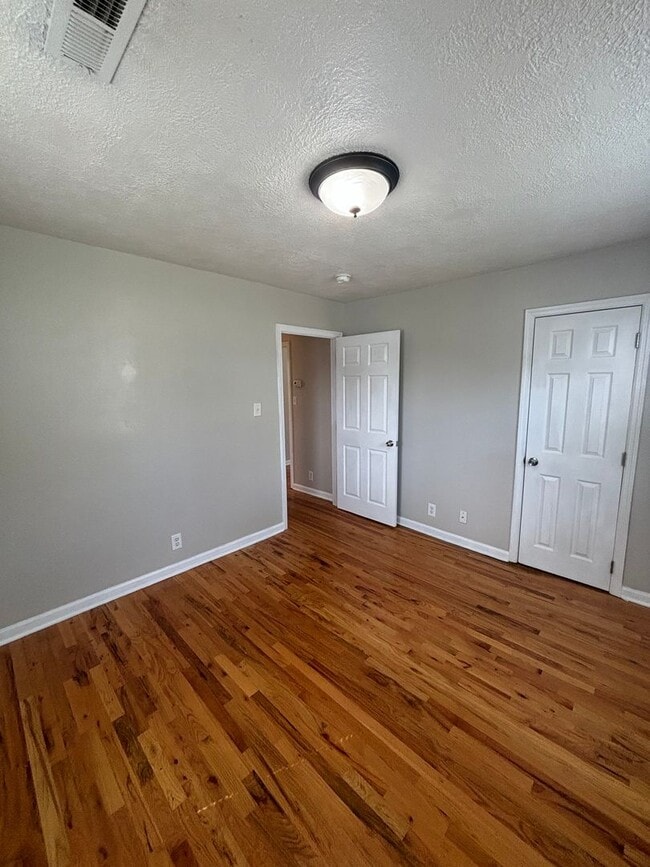 Building Photo - Alcoa School cottage coming soon!