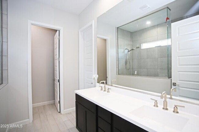 Building Photo - 10549 W Albert Ln