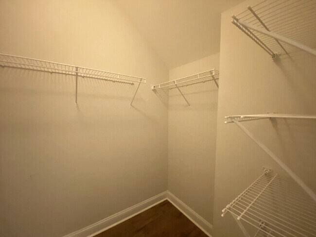 Building Photo - End Unit Townhouse in Cypress Ridge!