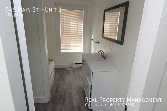 Building Photo - 546 Main St