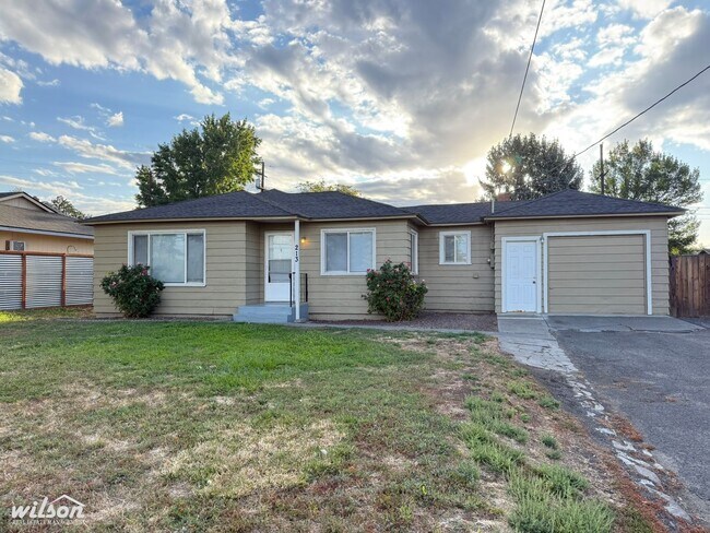 Building Photo - 213 S 48th Ave