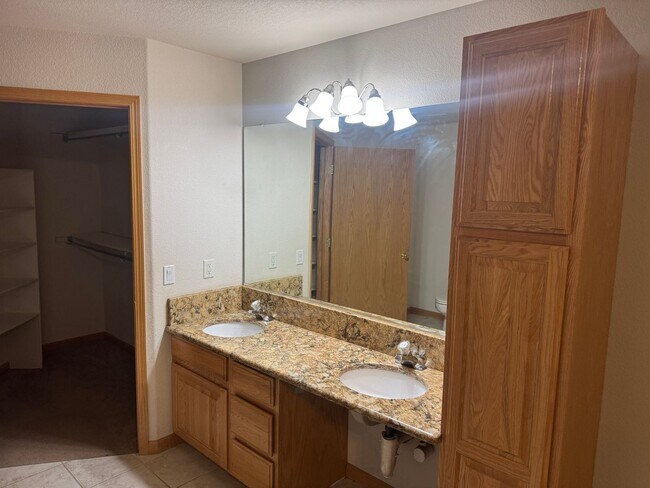 Building Photo - Spacious 4-Bed 3-Bathroom House in North Fort Collins